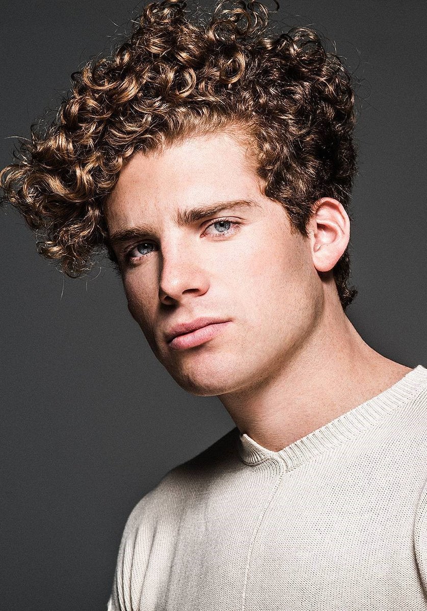 45 Best Curly Hairstyles and Haircuts for Men 2023
