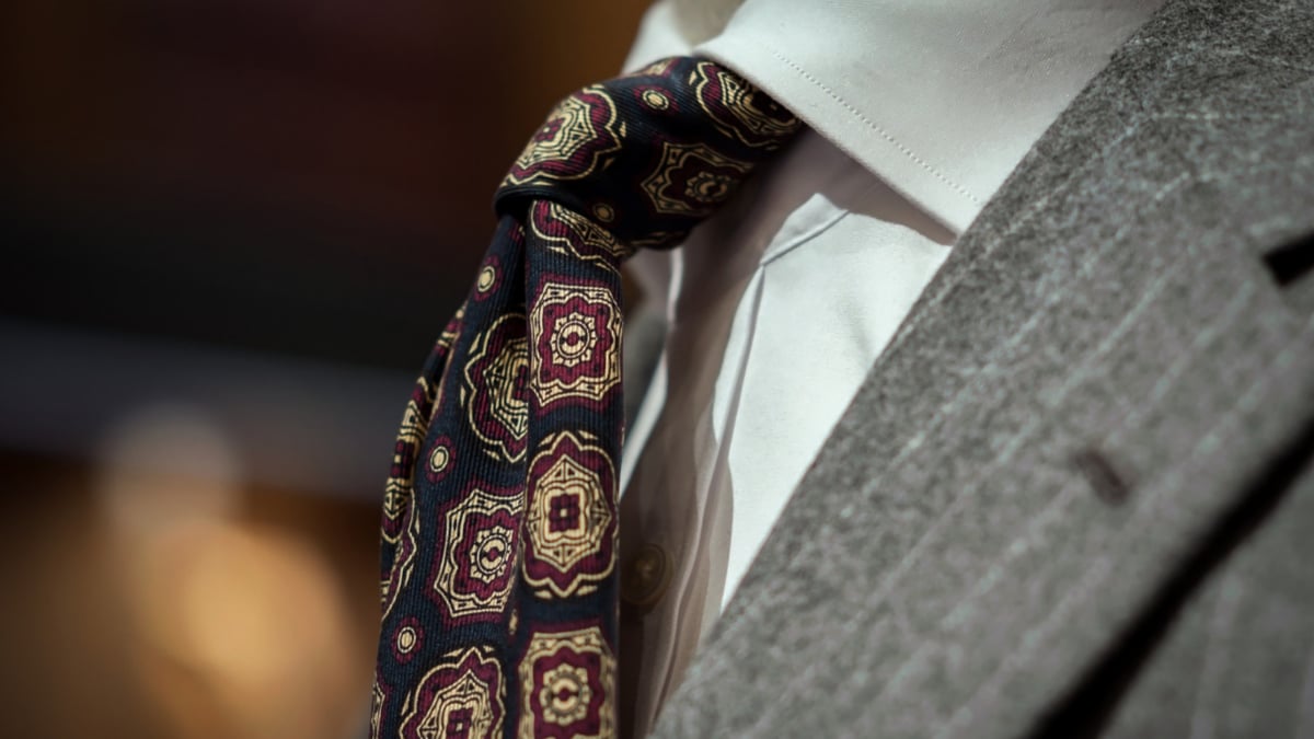 How To Tie A Perfect Tie Knot (According To Three Menswear Experts)