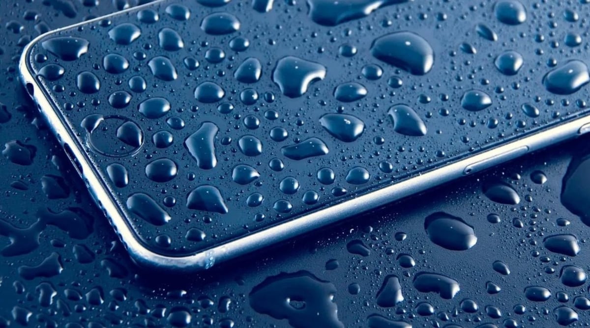 Here's How To Get Water Out Of Your iPhone Using Siri