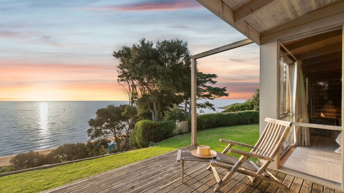 This $5.5 Million Mt Eliza Beach Cabin Is The Perfect Weekender