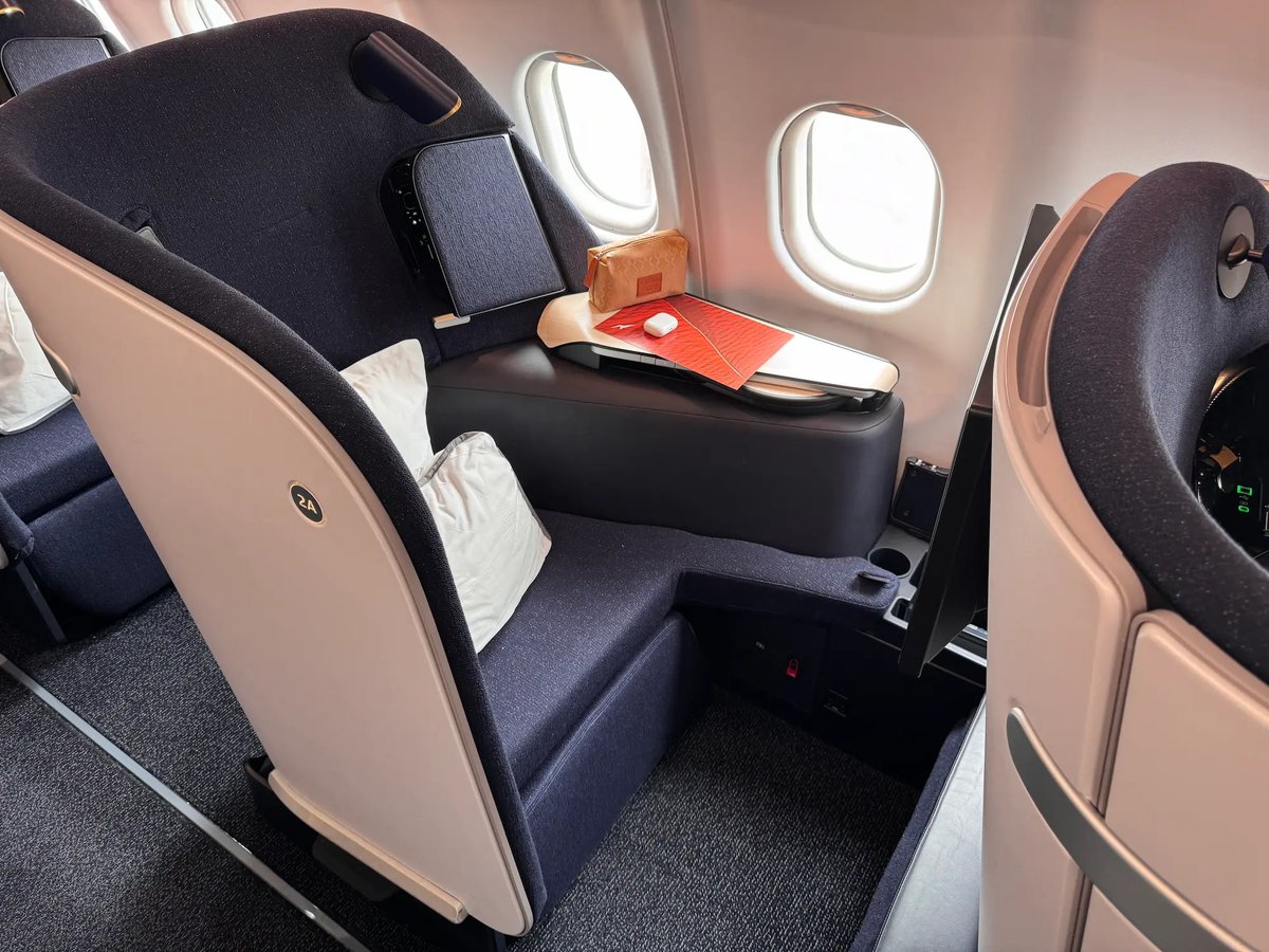 Qantas Finnair business class