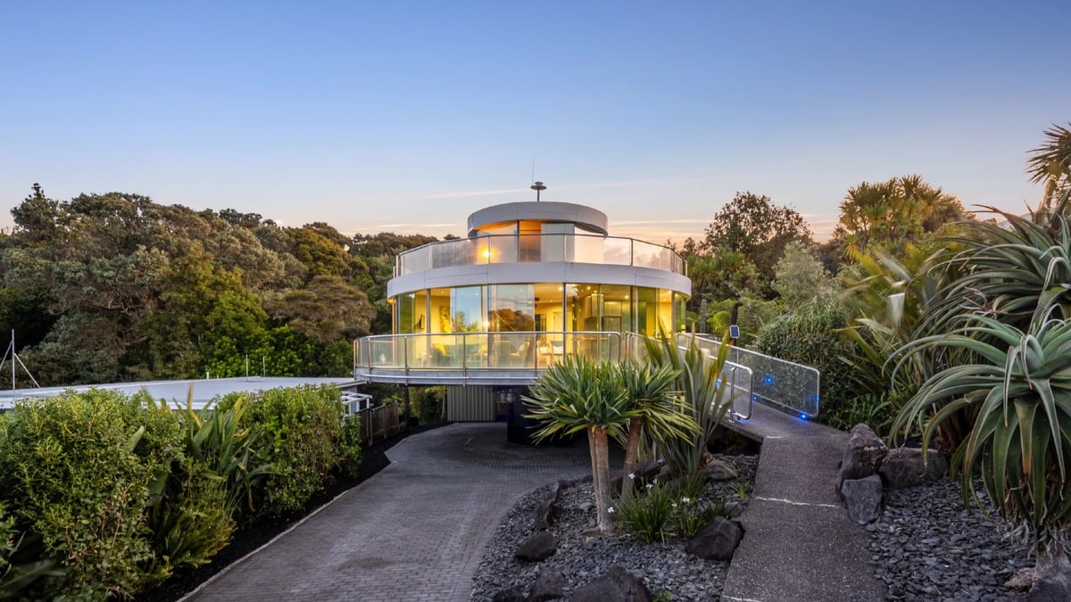 This Rotating New Zealand Pad Offers True 360 Views For Under $1 Million