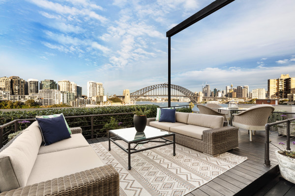 Vitamin Industry Bosses Snap Up Gorgeous $16.5 Million Lavender Bay Residence