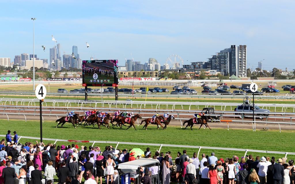 A group of people racing each other on a field