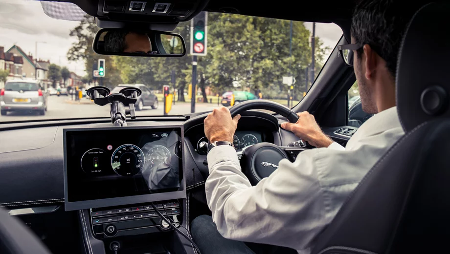 Jaguar’s ‘Connected Car’ Will Never See Another Red Light Again, Here’s How