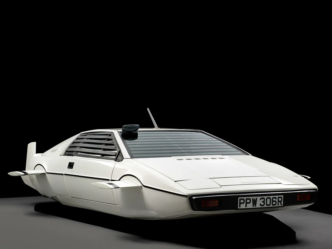 How That Iconic Lotus Esprit Made It Into 007: &#8216;The Spy Who Loved Me&#8217;