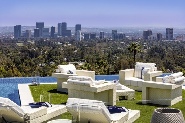 The $188 Million Bel Air Mansion No One Wants To Buy