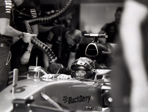 The Photographer Who Shoots Formula 1 With A 104-Year-Old Camera