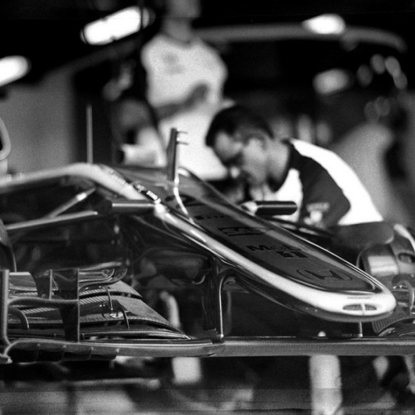 The Photographer Who Shoots Formula 1 With A 104-Year-Old Camera