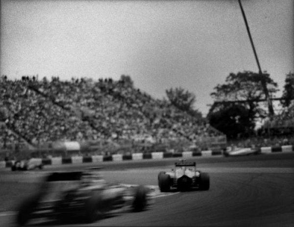 The Photographer Who Shoots Formula 1 With A 104-Year-Old Camera
