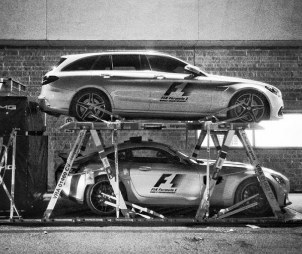 The Photographer Who Shoots Formula 1 With A 104-Year-Old Camera