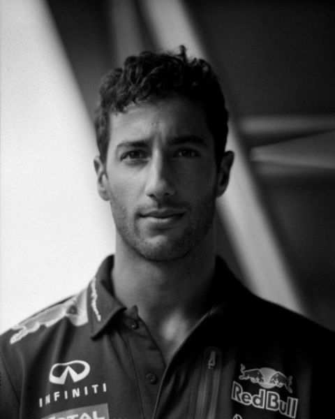 The Photographer Who Shoots Formula 1 With A 104-Year-Old Camera