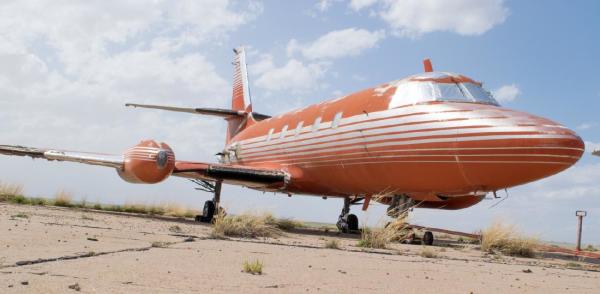 Elvis Presley&#8217;s Private Jet Goes Under The Hammer