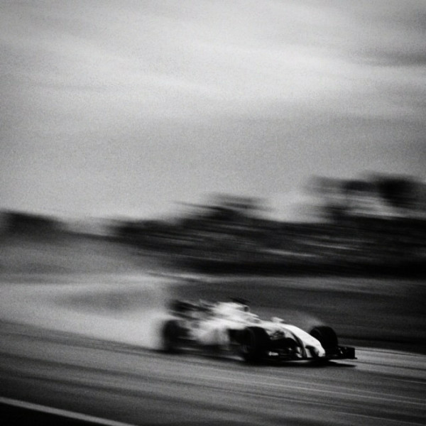 The Photographer Who Shoots Formula 1 With A 104-Year-Old Camera