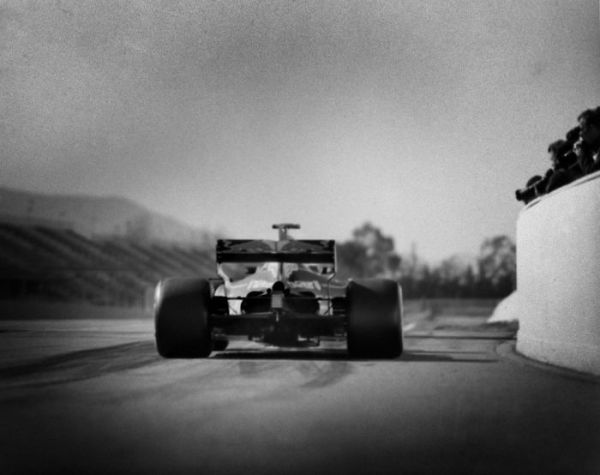 The Photographer Who Shoots Formula 1 With A 104-Year-Old Camera