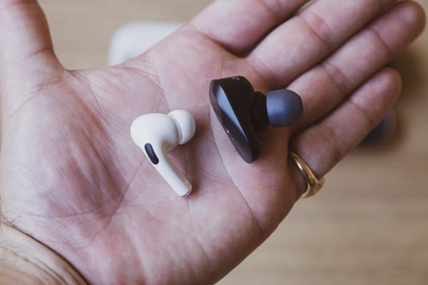 Review: Apple AirPods Sony WF-1000XM3 Cancelling Earbuds