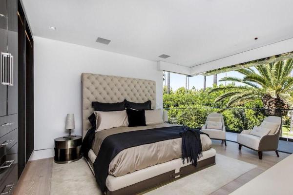 The Roman James-Designed Beverly Hills Mansion & Car Gallery