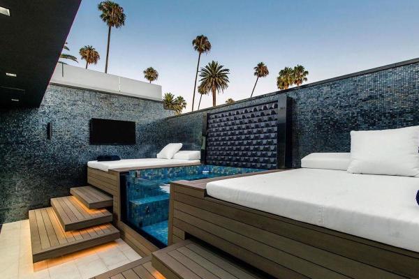 The Roman James-Designed Beverly Hills Mansion & Car Gallery
