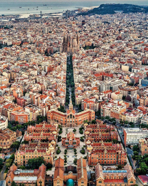A Biker’s Guide To Barcelona: The 5 Must-See Spots To Hit