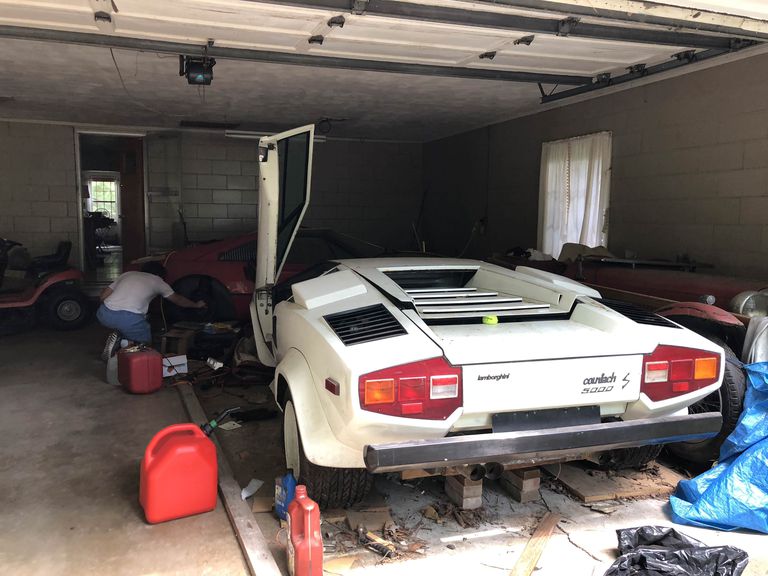 Man Finds Forgotten Ferrari 308 And Lamborghini Countach In This 1980’s Garage