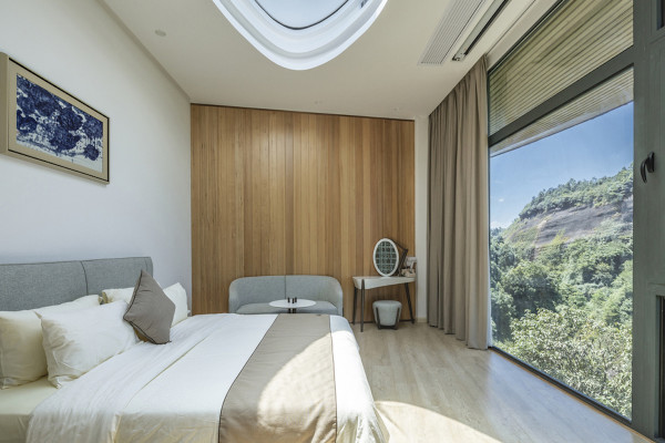 China’s Incredible ‘Eagle Rock Cliffs’ Hotel Offers Spellbinding Mountain Views