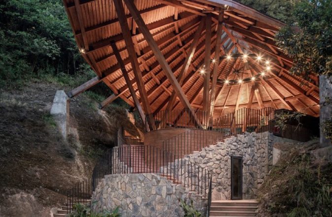 China&#8217;s Incredible &#8216;Eagle Rock Cliffs&#8217; Hotel Offers Spellbinding Mountain Views