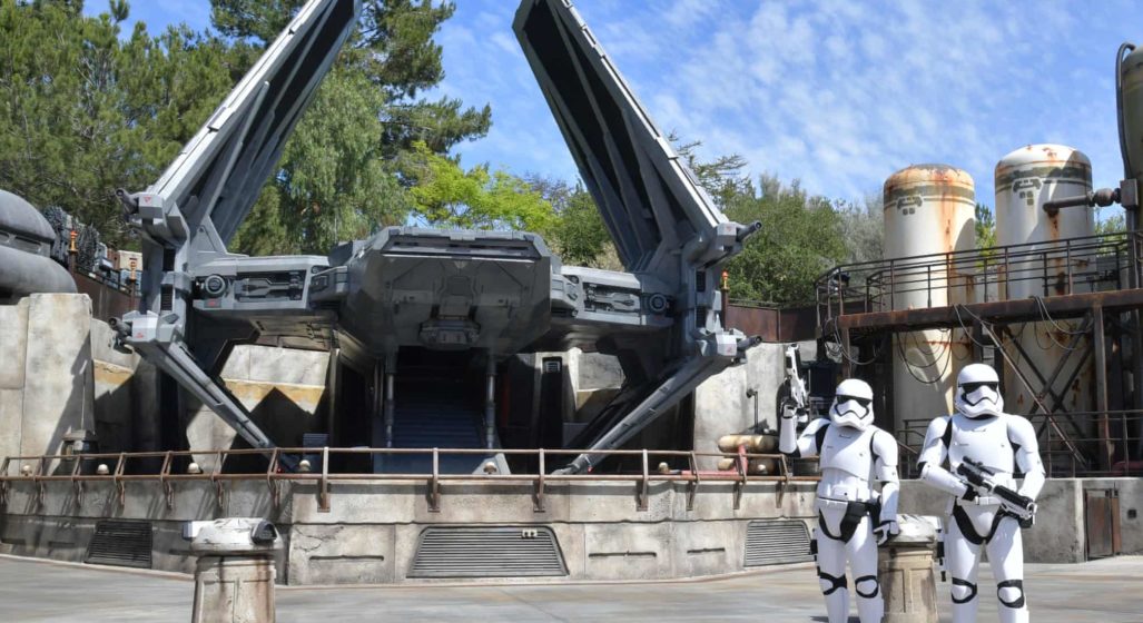 Inside Disneyland&#8217;s Star Wars: Galaxy&#8217;s Edge Theme Park