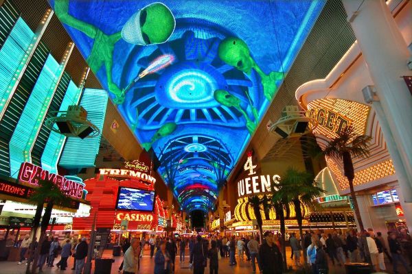 8 Things To Do In Vegas That Don&#8217;t Involve Hitting The Tables Or The Club