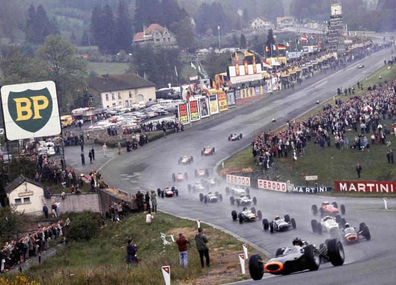 The 5 Most Iconic Racetracks In Motorsport