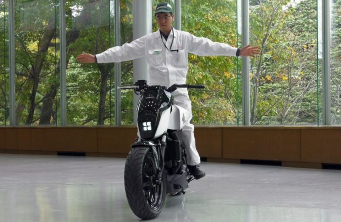 Honda&#8217;s Self-Balancing Motorcycle That Never Falls Over