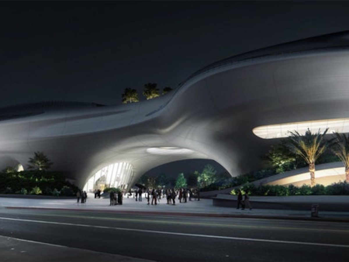 アート・デザイン・音楽 THE GEORGE LUCAS EXHIBITION As George Lucas's 'Starship' Museum Nears Landing, He Takes