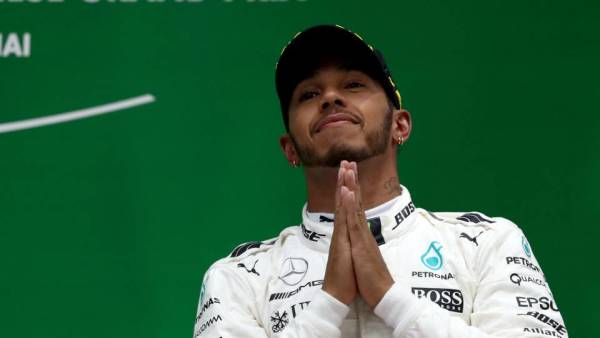 Jacques Villeneuve: “Lewis Hamilton Acts Like Jesus”