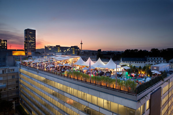 9 Of The Most Incredible Rooftop Bars In The World
