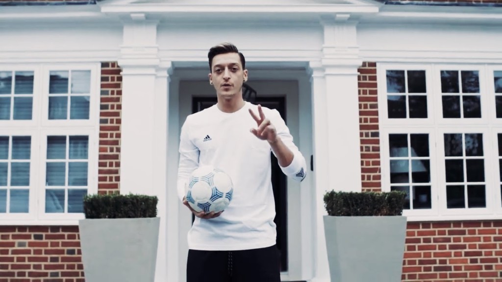 Let Mesut Özil Take You Inside His Epic London Pad