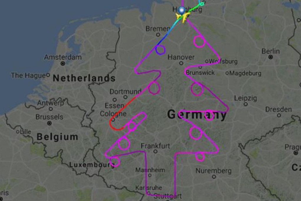 Emirates Airbus A380 Draws A Christmas Tree In The Sky