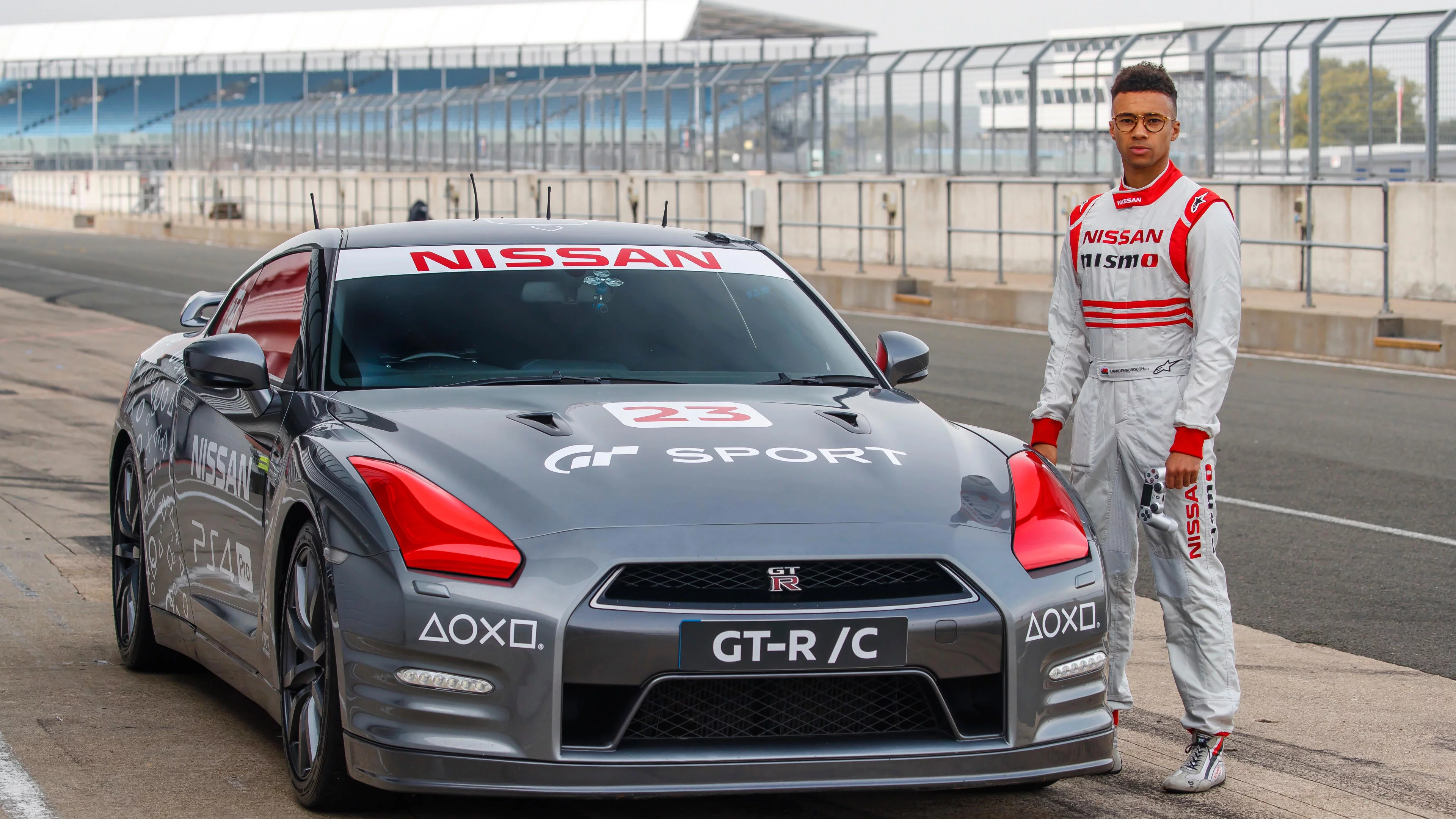 Watch: Bloke Drives A Nissan GT-R With A PS4 Controller