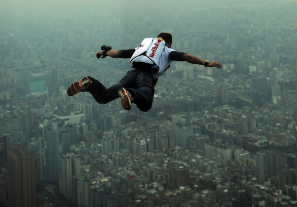 Felix Baumgartner&#8217;s Top 5 Most Epic Freefalls