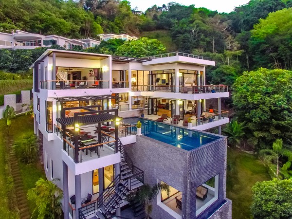 You &#038; 13 Mates Can Rent This Phuket Villa From $87 Each Per Night