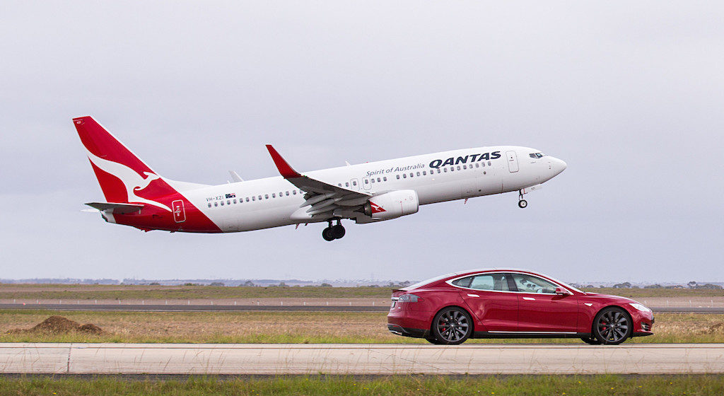 Watch A Qantas 737 Go Head To Head With A Tesla Model S