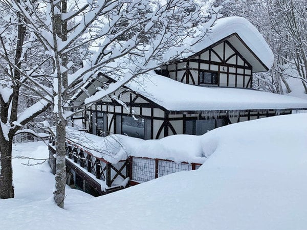 Buy A Luxury Japanese Ski Lodge For The Price Of A Sydney Bachelor Pad