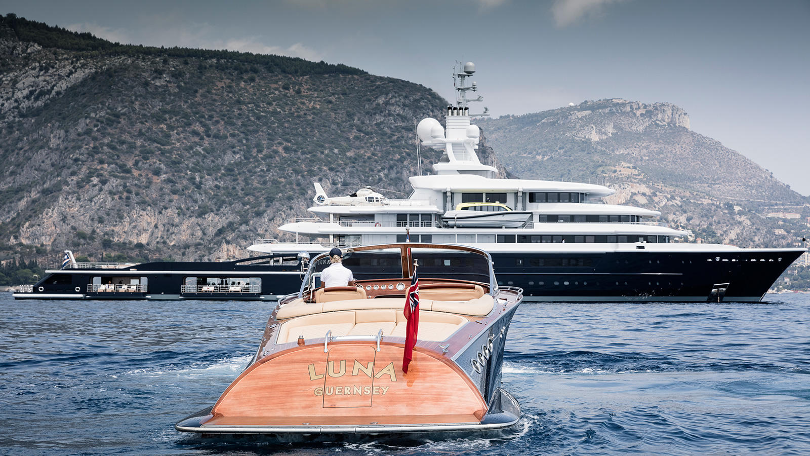 who owns superyacht luna