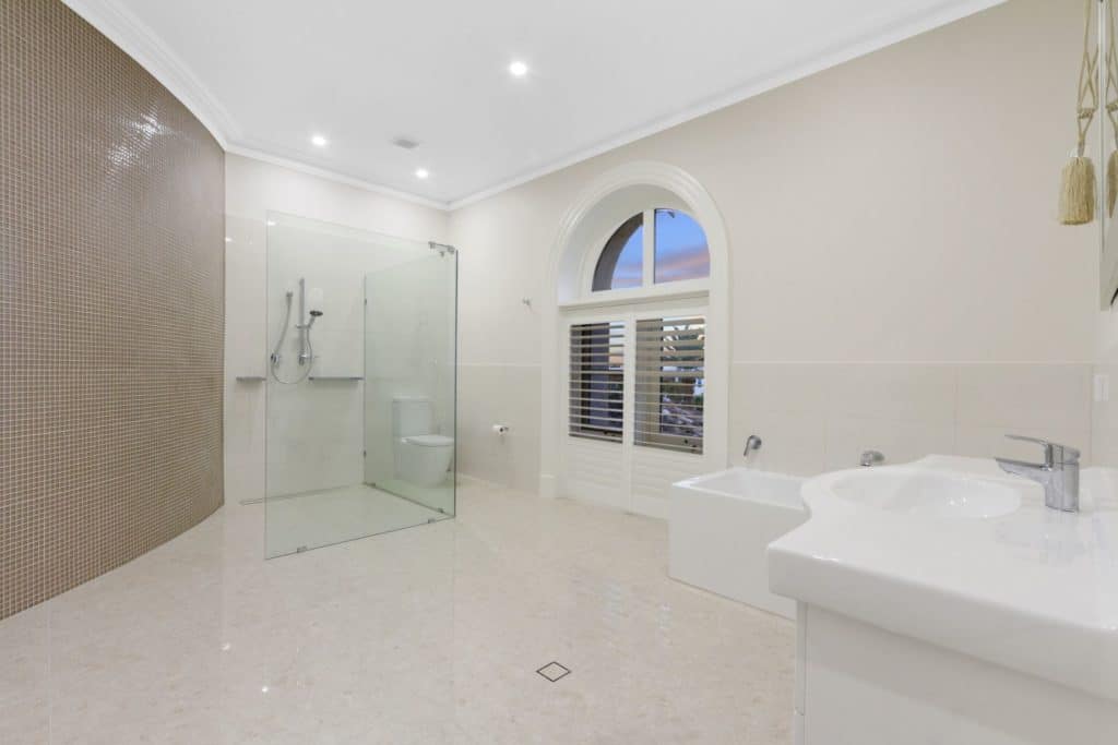 On The Market: 26-32 Knightsbridge Parade East Is A Monstrosity