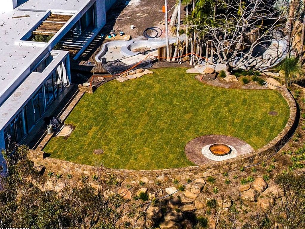 Chris Hemsworth House - Firepit