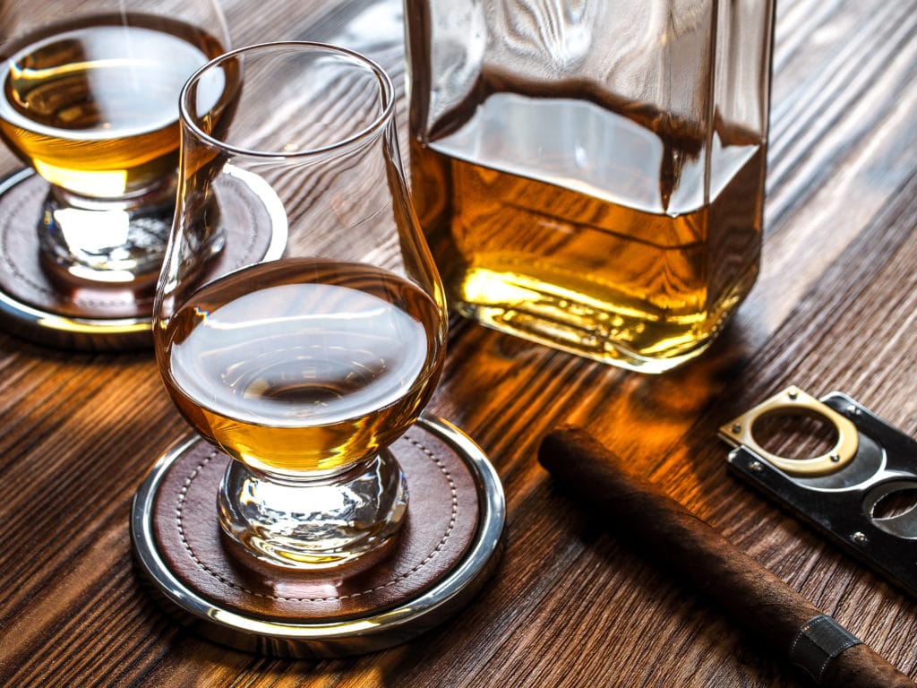 12 Best Whisky Glasses For 2020 [Brand & Buyers Guide] Boss Hunting