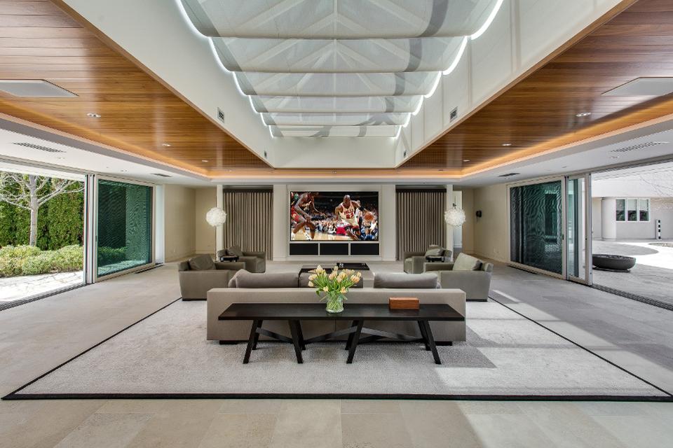 Michael Jordan&#8217;s Chicago Estate At 2700 Point Dr Is Now For Sale