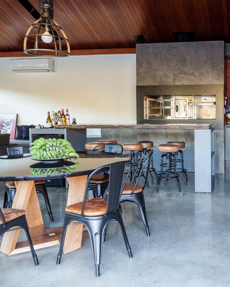 26 Year Old DJ Builds Sublime Lakeside Retreat In Brazil