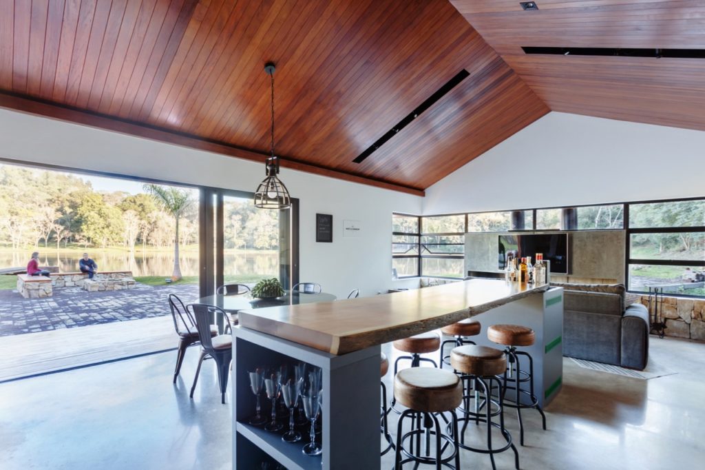 26 Year Old DJ Builds Sublime Lakeside Retreat In Brazil
