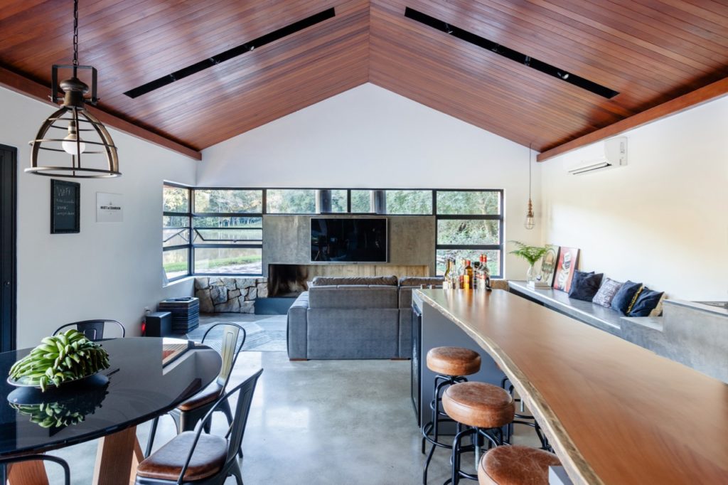 26 Year Old DJ Builds Sublime Lakeside Retreat In Brazil