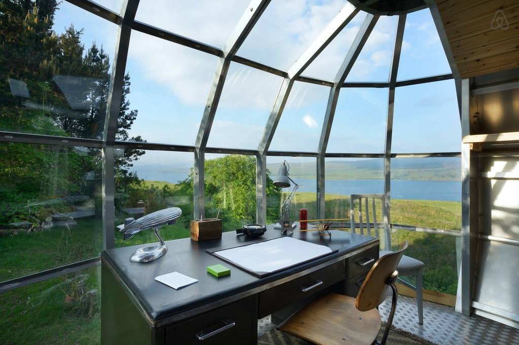 AirShip 002: A Unique ‘Pod’ Home By Roderick James Architects