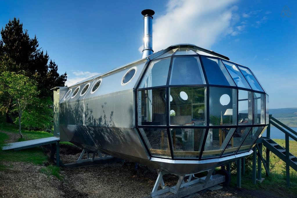 AirShip 002: A Unique &#8216;Pod&#8217; Home By Roderick James Architects